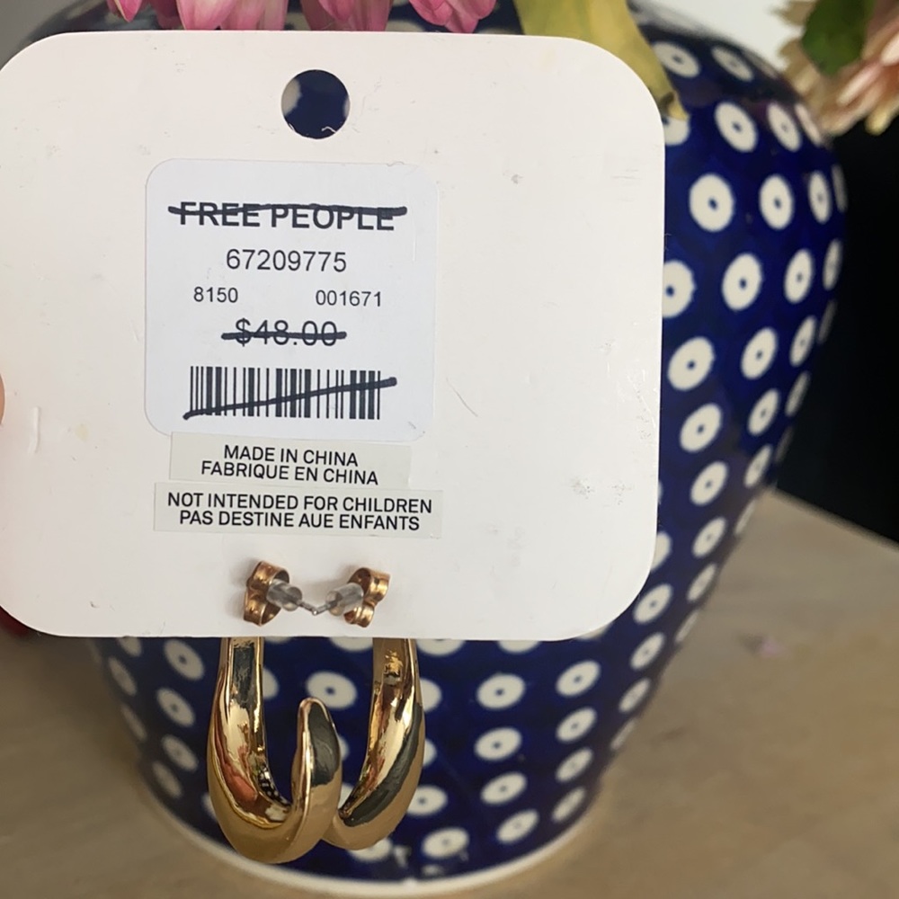 Free People Laura Recycled Earrings in Gold, lavender seed paper can be plants - Picture 5 of 6